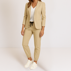 Monique | Modern Elegance in a Comfortable Outfit