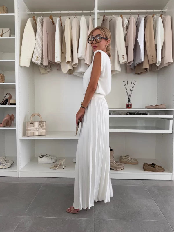 Evelyn Elegant 2-Piece Set | Flowing Top and Pleated Trousers